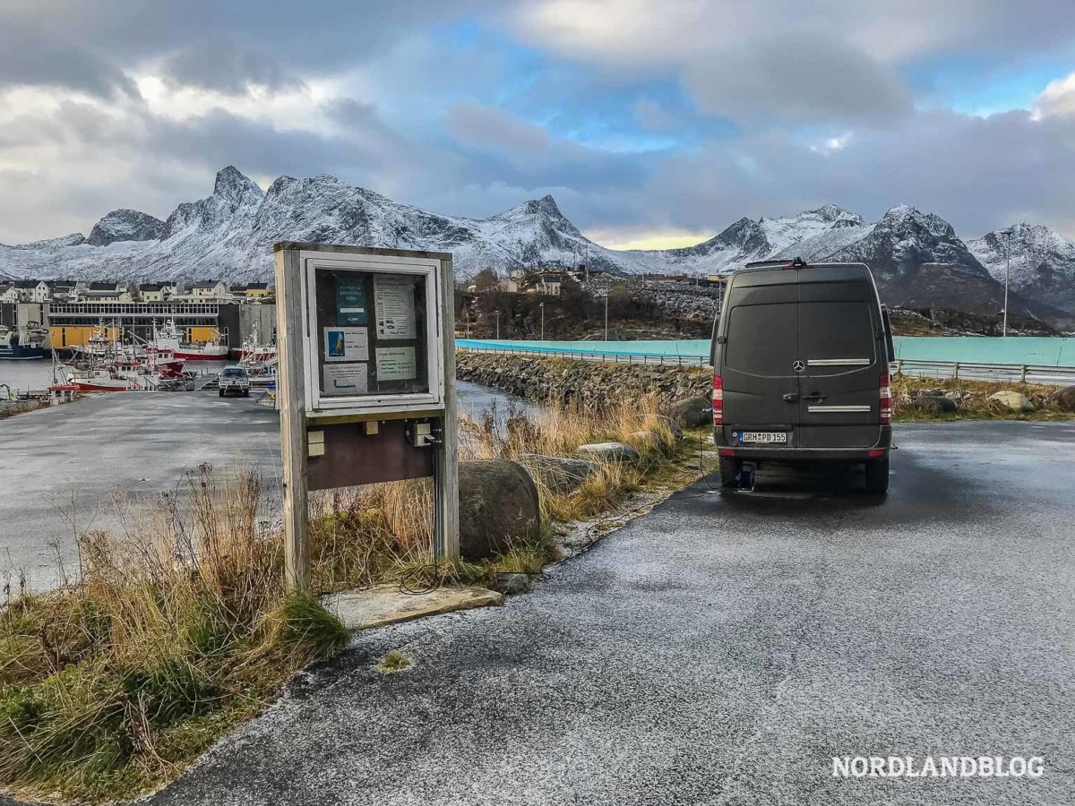 Wohnmobil Stellplatz Nordnorwegen: Im Hafen von Husøy (Insel Senja) Wohnmobil Stellplatz Nordnorwegen: Im Hafen von Husøy (Insel Senja) - Wohnmobil, Stellplatz, Parkplatz, Kastenwagen - stellplaetze-nordnorwegen, campingplaetze-stellplaetze -