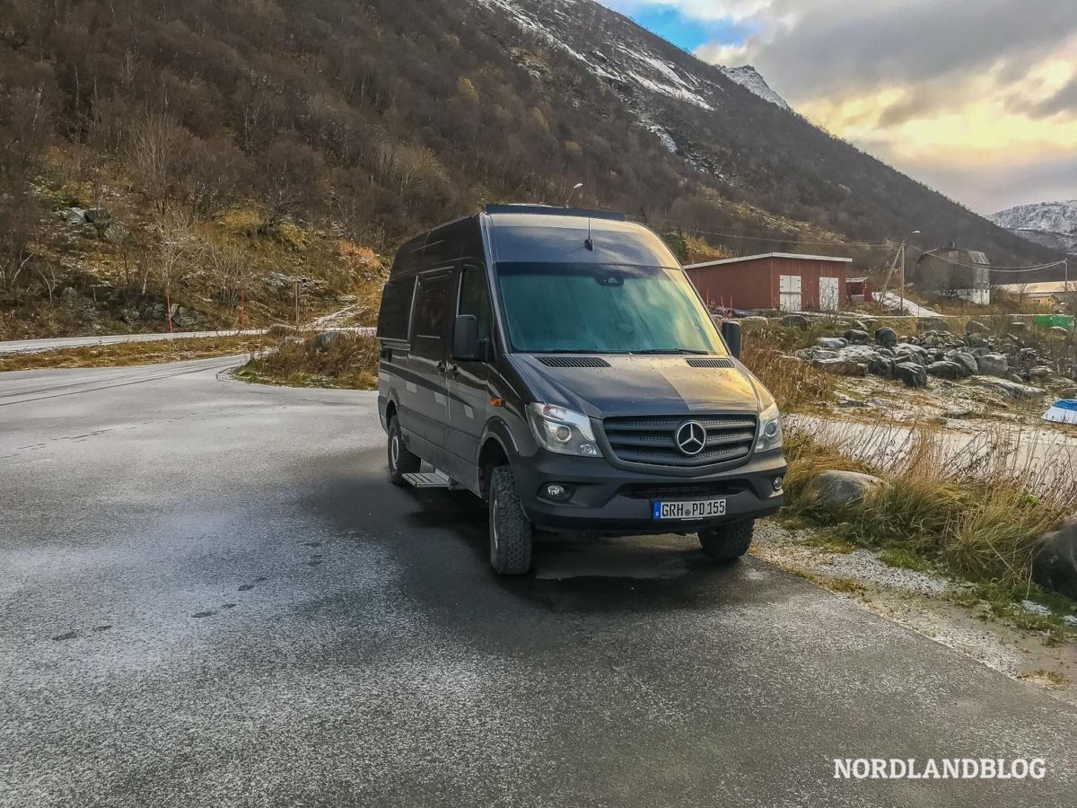 Wohnmobil Stellplatz Nordnorwegen: Im Hafen von Husøy (Insel Senja) Wohnmobil Stellplatz Nordnorwegen: Im Hafen von Husøy (Insel Senja) - Wohnmobil, Stellplatz, Parkplatz, Kastenwagen - stellplaetze-nordnorwegen, campingplaetze-stellplaetze -