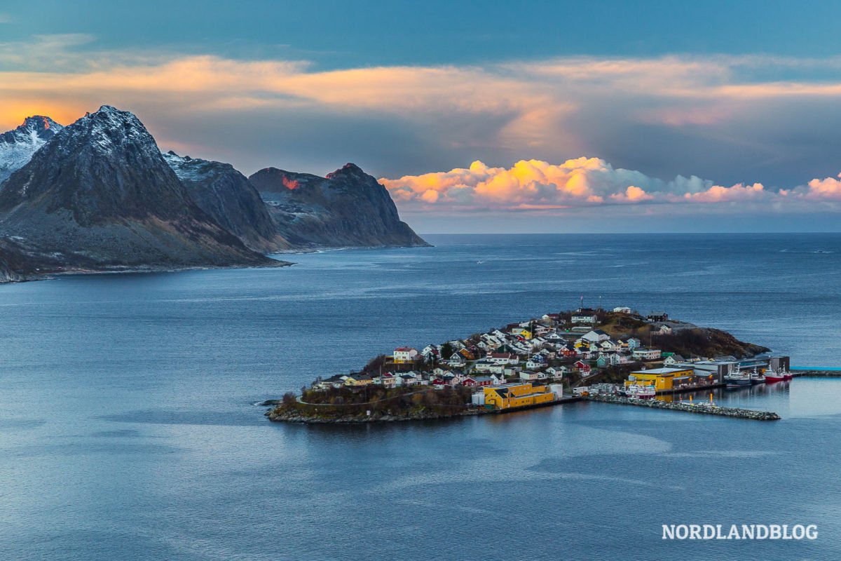 Wohnmobil Stellplatz Nordnorwegen: Im Hafen von Husøy (Insel Senja) Wohnmobil Stellplatz Nordnorwegen: Im Hafen von Husøy (Insel Senja) - Wohnmobil, Stellplatz, Parkplatz, Kastenwagen - stellplaetze-nordnorwegen, campingplaetze-stellplaetze -