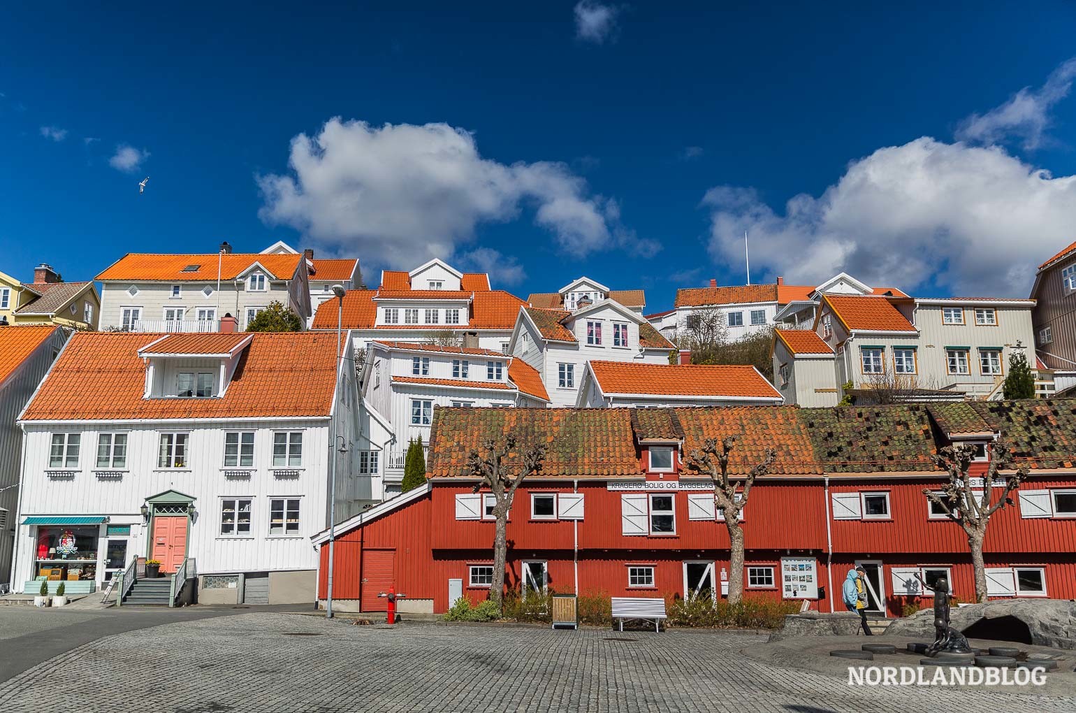 Faszination Südnorwegen - 24 Highlights und Tipps entlang der schönsten Routen Faszination Südnorwegen - 24 Highlights und Tipps entlang der schönsten Routen - Südnorwegen, Sehenswürdigkeiten, Rundreise, Route, Perfekte Reise, Lindesnes, Leuchtturm - sehen-erleben, norwegen - Im ersten Beitrag unserer Reihe empfehlen wir dir mit vielen Details, einer Landkarte und Bildern die schönsten Routen und 24 Highlights sowie Insider-Tipps im Süden von Norwegen für deine perfekte Reise.