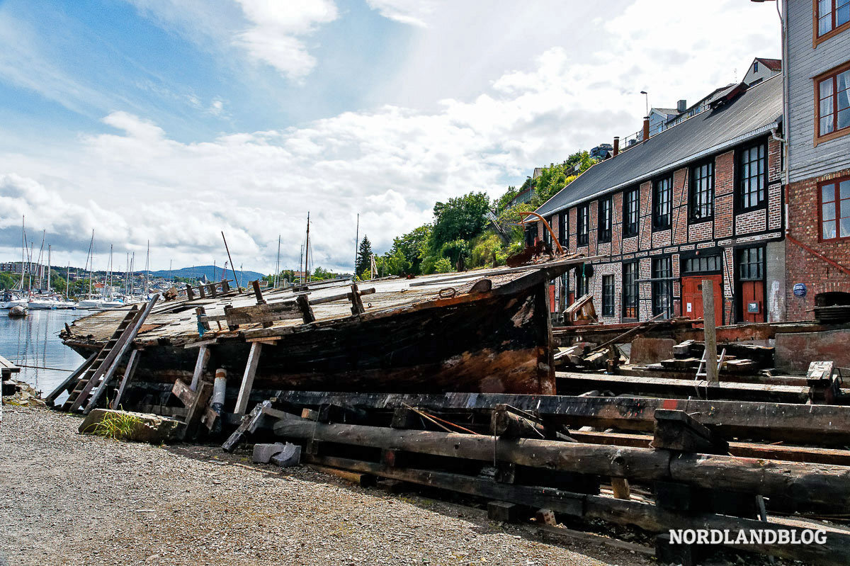 Ein Stück Geschichte atmet man in der alten Holzboot – Werft