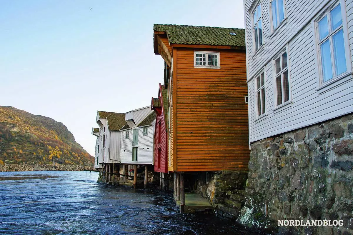 Faszination Südnorwegen - 24 Highlights und Tipps entlang der schönsten Routen Faszination Südnorwegen - 24 Highlights und Tipps entlang der schönsten Routen - Südnorwegen, Sehenswürdigkeiten, Rundreise, Route, Perfekte Reise, Lindesnes, Leuchtturm - sehen-erleben, norwegen - Im ersten Beitrag unserer Reihe empfehlen wir dir mit vielen Details, einer Landkarte und Bildern die schönsten Routen und 24 Highlights sowie Insider-Tipps im Süden von Norwegen für deine perfekte Reise.