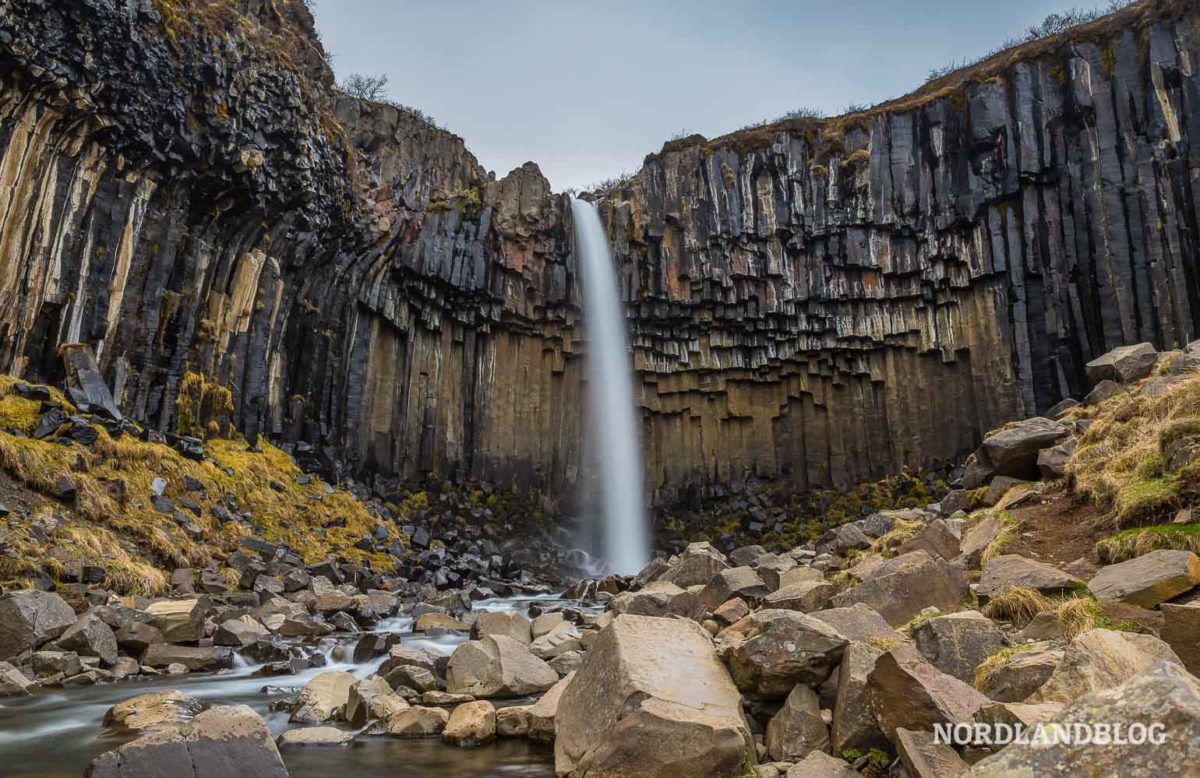 Rundwanderung zum Svartifoss und dem Aussichtspunkt Sjónarnípa (Nationalpark Skaftafell) Rundwanderung zum Svartifoss und dem Aussichtspunkt Sjónarnípa (Nationalpark Skaftafell) - Wandern, Südost Island, Outdoor - island-wanderungen -