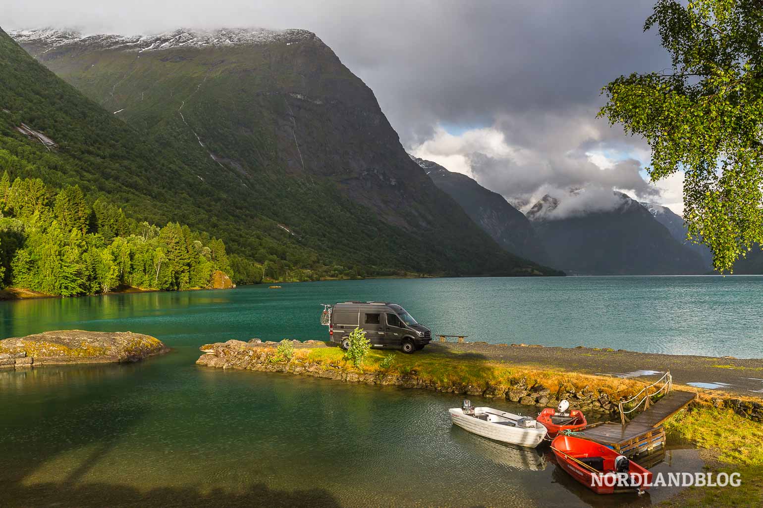 Auf dem Campingplatz PlusCamp Sande Camping am Lovatnet (Norwegen) - Reise durch Fjordnorwegen