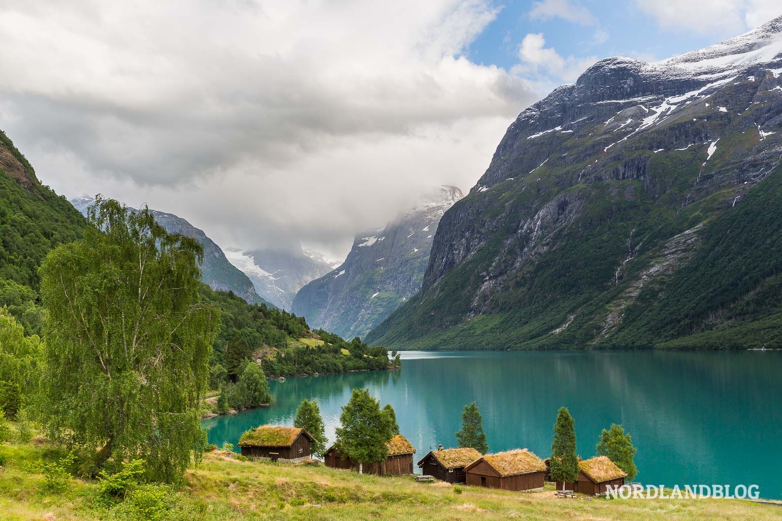 Die Alm am Lovatnet - ein beliebtes Fotomotiv in Norwegen