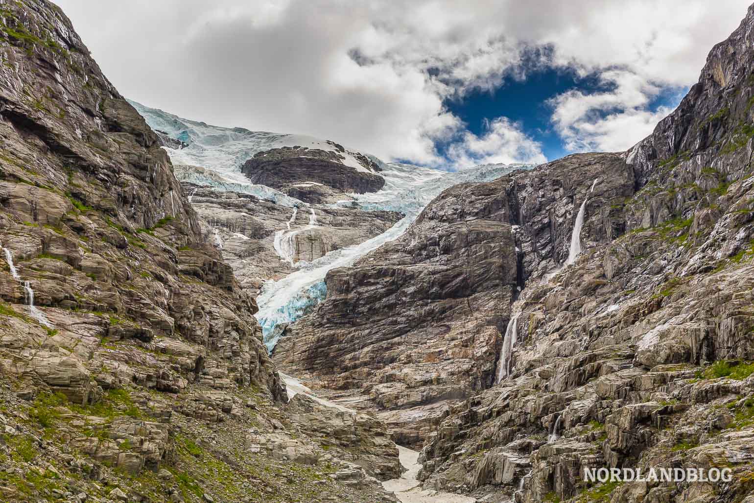 Der Gletscher Kjenndalsbreen im Lodalen (Norwegen)