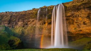 Wasserfall Seljalandsfoss an der Südküste von Island im Abendlicht (Titelbild - Nordlandblog)