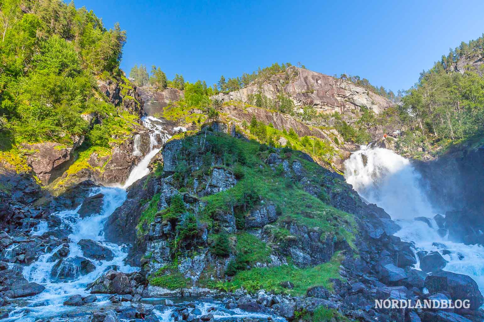 Wasserfall Låtefossen in Norwegen - Reise durch Fjordnorwegen