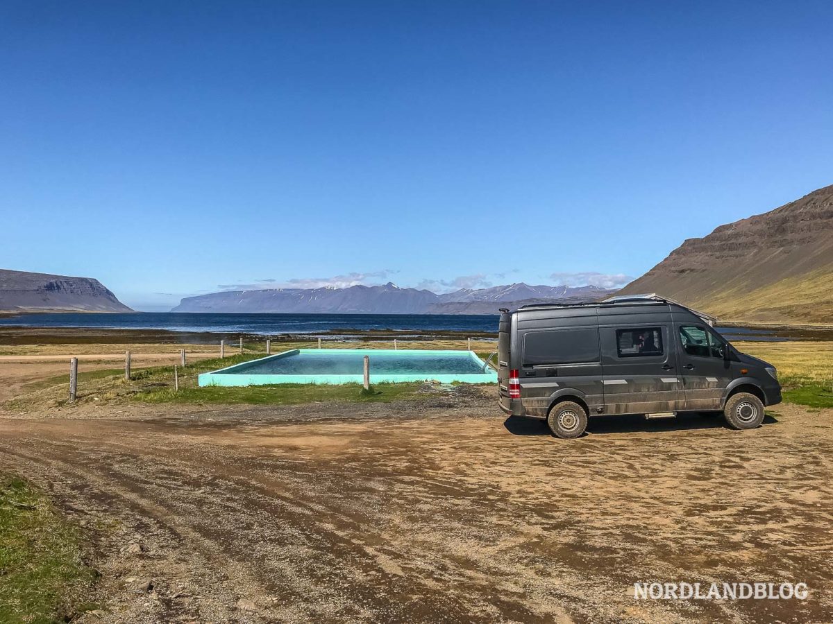 Reykjafjardarlaug Pool und Schwimmbecken vom Hotpot (Island)