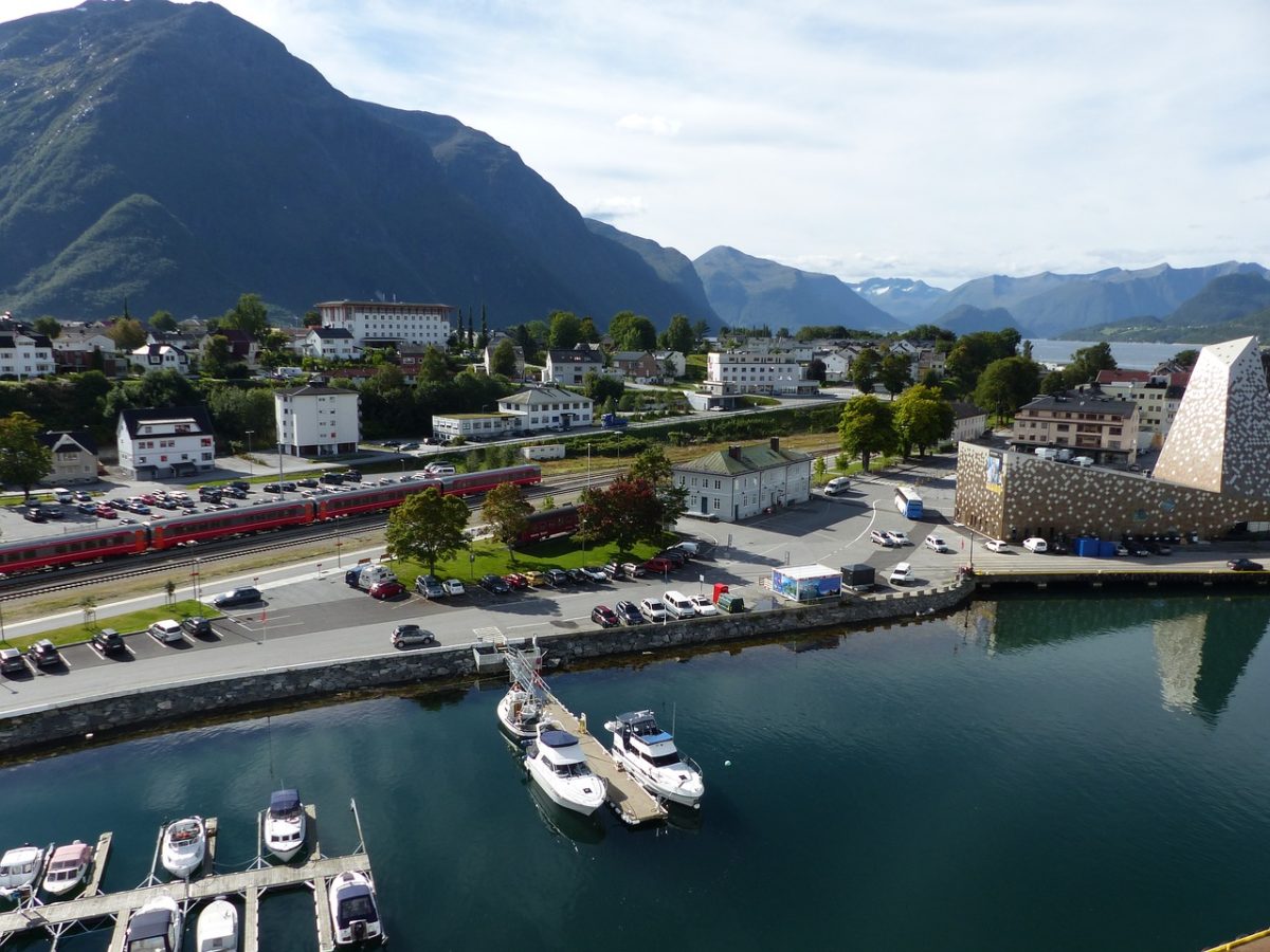 Andalsnes Stadt in Norwegen am Isfjord / © Pixabay.com Andalsnes Stadt in Norwegen am Isfjord / © Pixabay.com