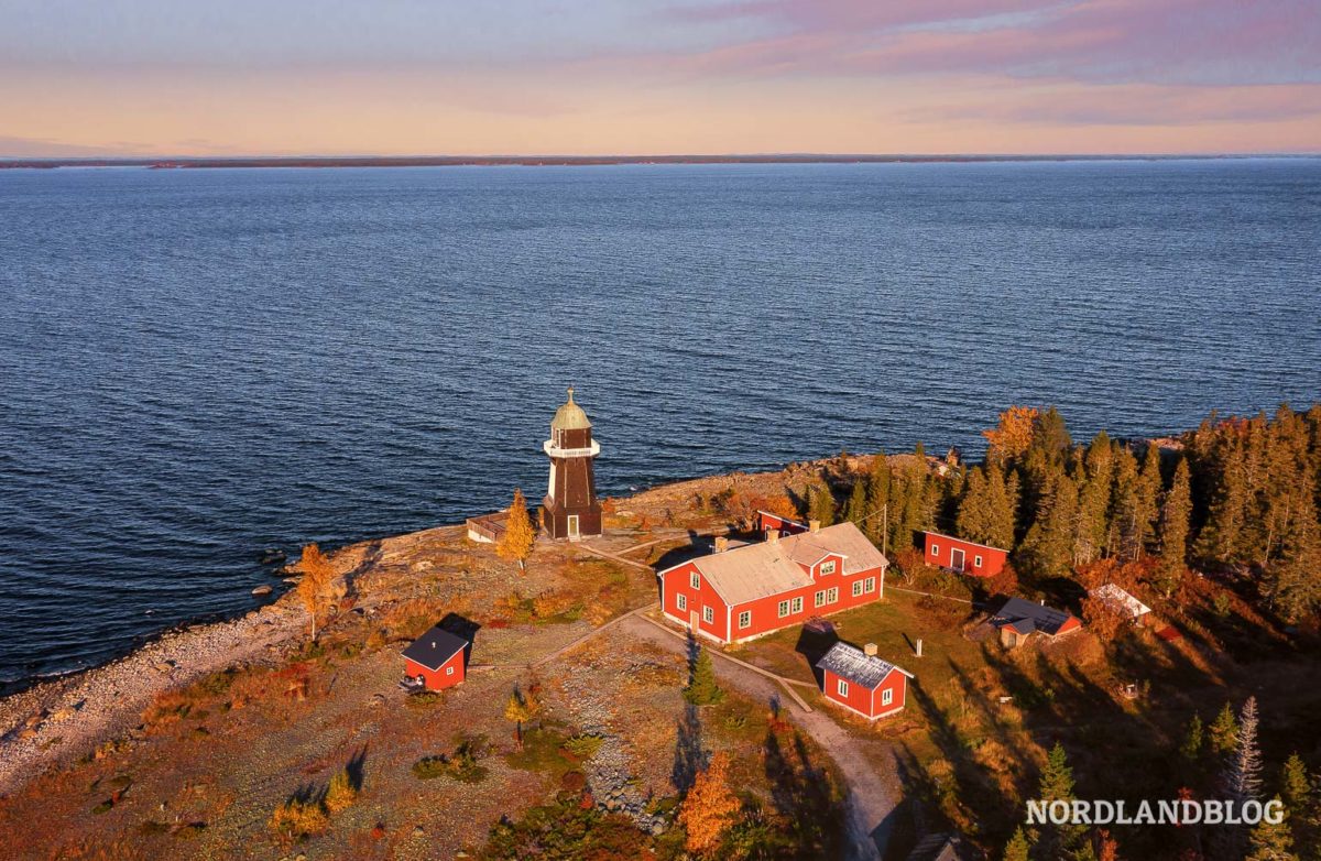 Der Leuchtturm Berguddens Fyr auf der schwedischen Insel Holmön