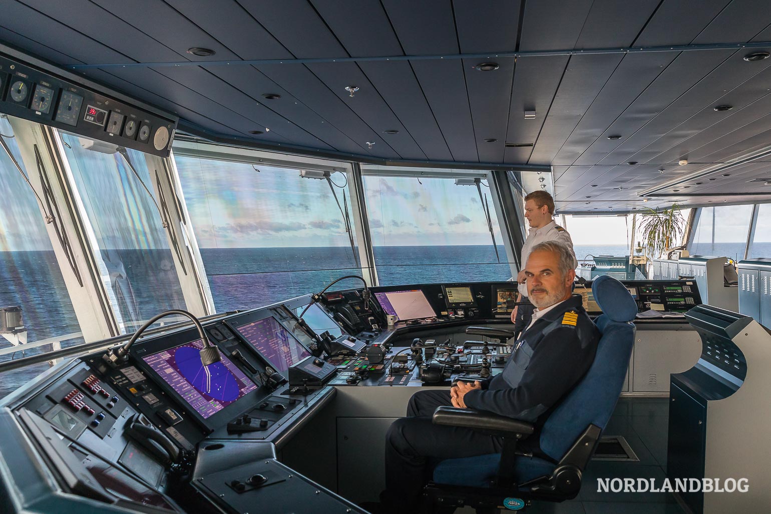 Die "Jungs" auf der Brücke der Finnstar / Finnlines Fähre scheinen alles im Griff zu haben...