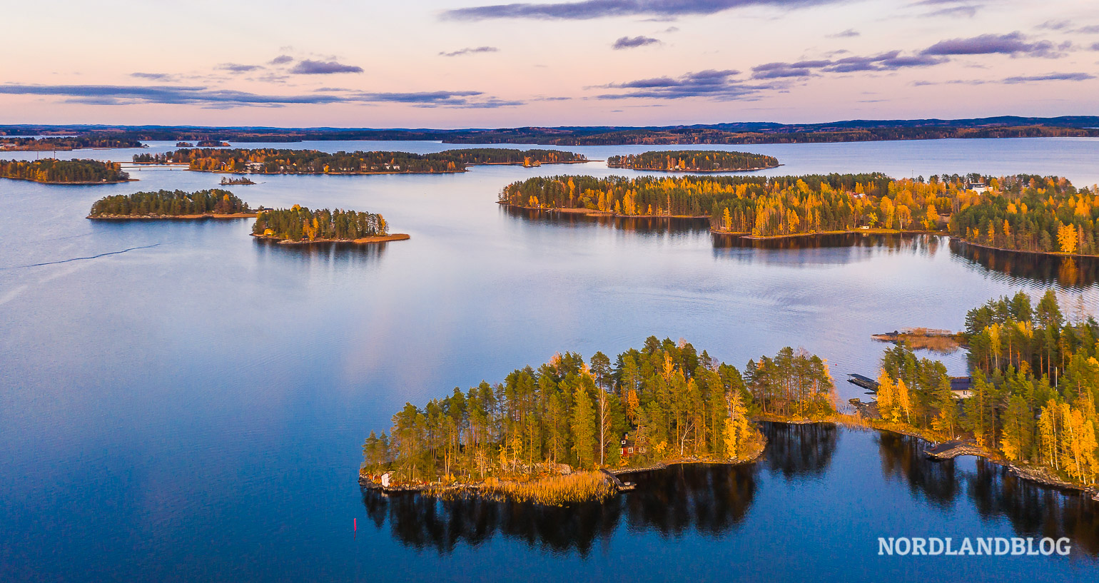 Blick über die Seenlandschaft bei Kuopio inmitten der Finnischen Seenplatte