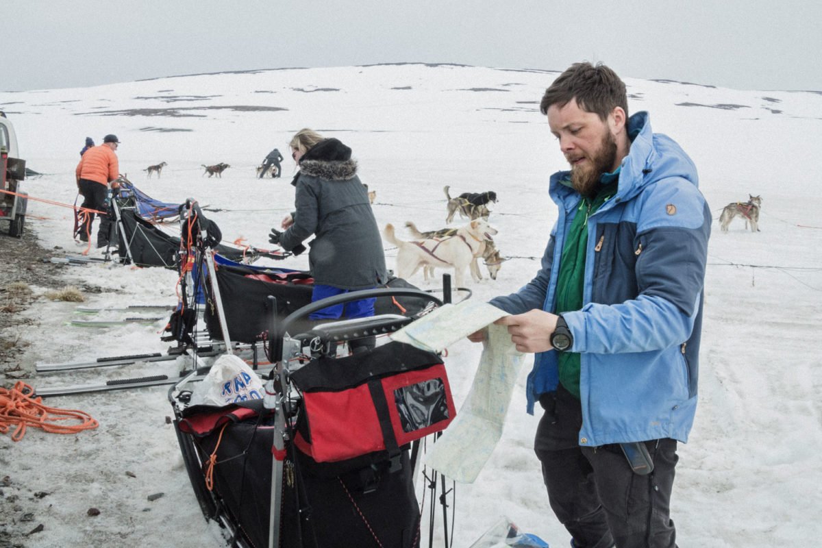 8 Tage unterwegs mit dem Hundeschlitten - Einmalige Abenteuer im Norden von Norwegen 8 Tage unterwegs mit dem Hundeschlitten - Einmalige Abenteuer im Norden von Norwegen - Winter, Nordnorwegen, Husky, Hundeschlitten, Expedition, Aktivitäten, Abenteuer - sponsored-post, norwegen-reisetipps - Transparenzhinweis: Bei diesem Beitrag handelt es sich um die Beschreibung von Aktivitäten und Erlebnissen durch den Anbieter inklusive einer Verlinkung zu dessen Homepage