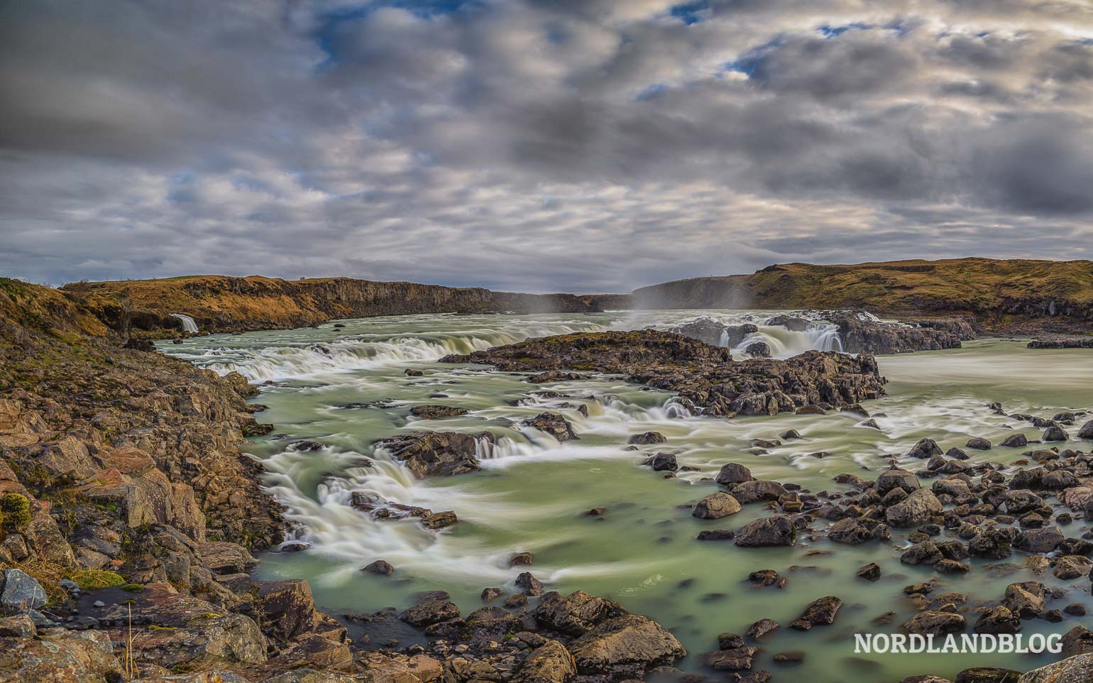 Urriðafoss im Süden von Island auf unserer Kastenwagen-Rundreise