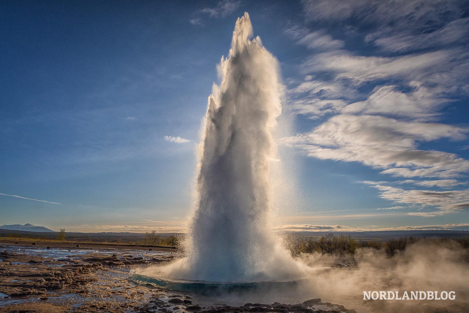 Strokkur auf Island beim Ausbruch (Nordlandblog)