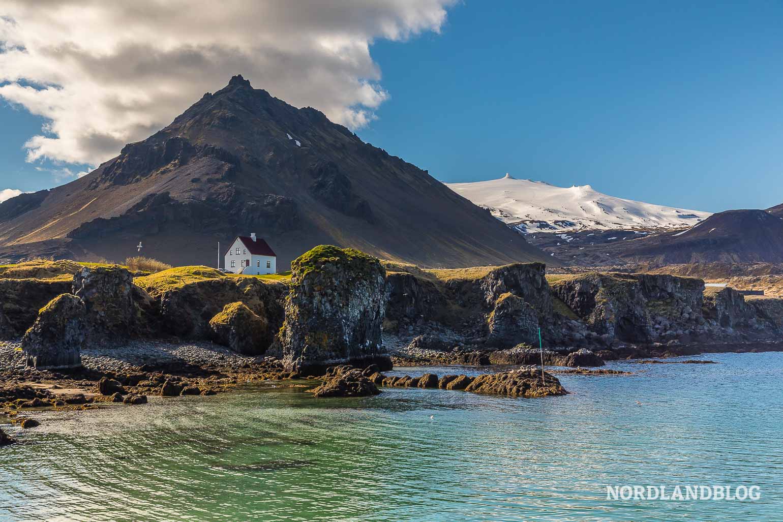 Küstenlandschaft bei Arnarstapi im Westen Islands