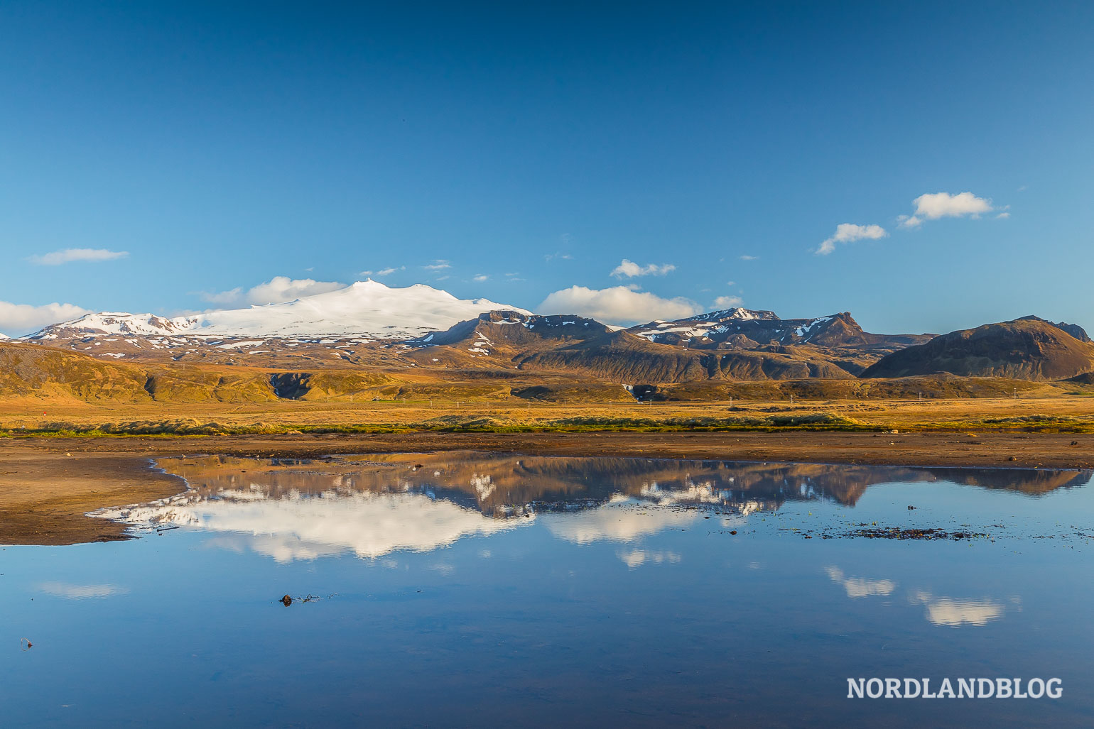 Herrliche Landschaft im Norden der Halbinsel Snæfellsnes mit dem Massiv des Snæfellsjökull