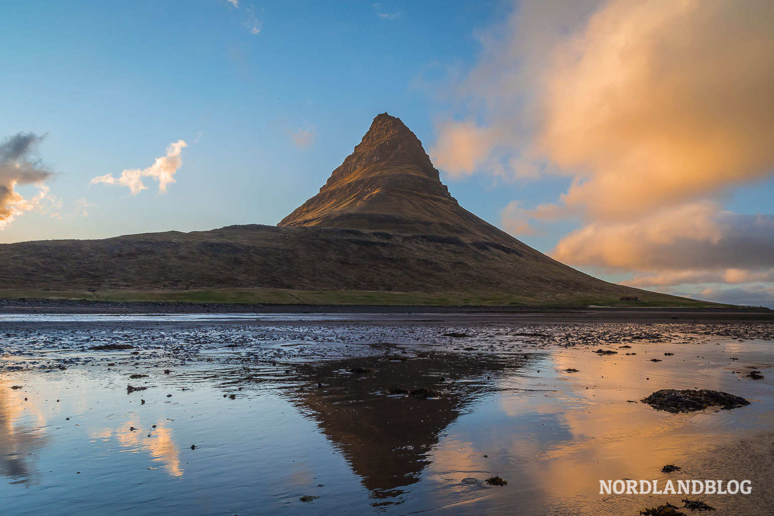 Kirkjufell in Island (Snæfellsnes) aus einer anderen Perspektive
