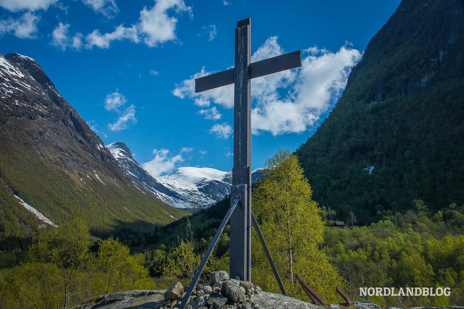 Mahnmal zum Lawinenunglück im Lodalen Norwegen