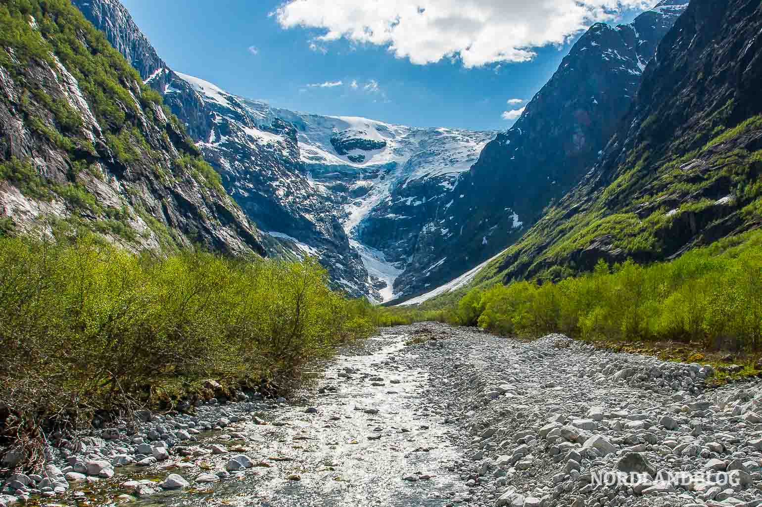 Gletscher Kjenndalsbreen im Lodalen am Nordfjord