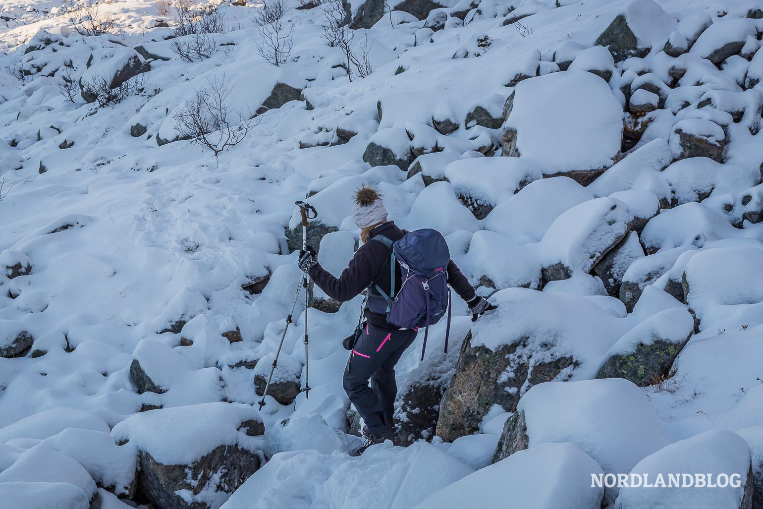 Schnee auf der Insel Senja auf der Tour zum Hesten