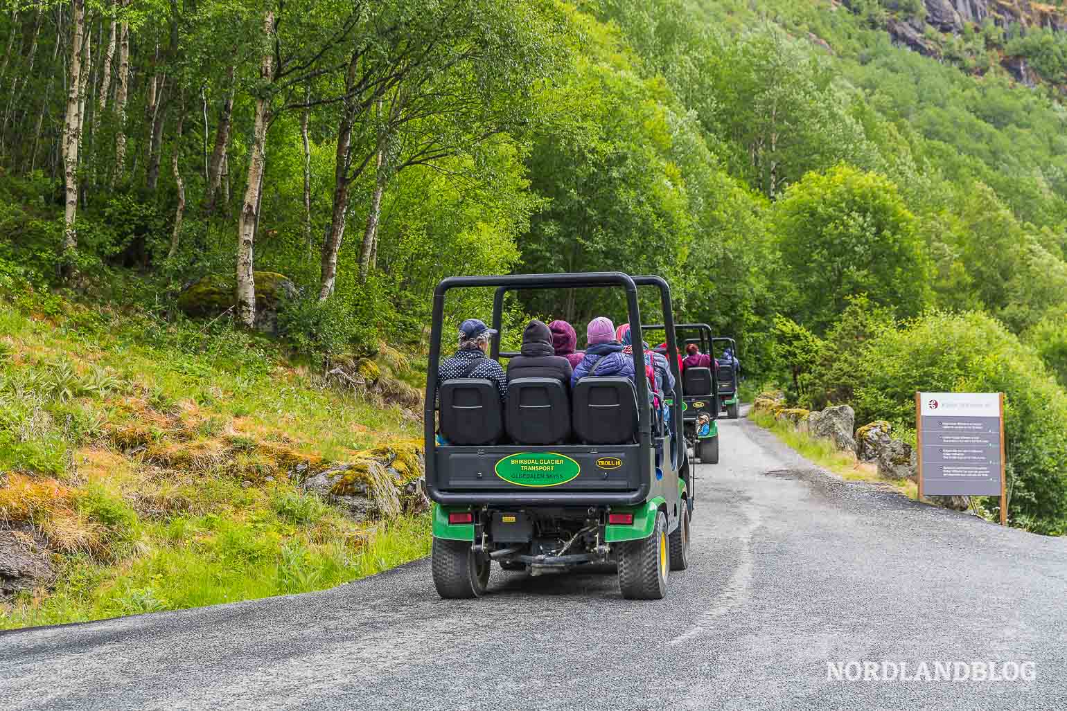 Trollcars auf dem Weg zum Briksdalsbreen