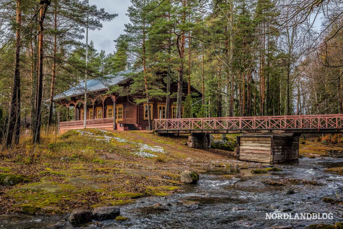Langinkosken, die alte Fischerhütte des Zaren am Flussufer in Kotka