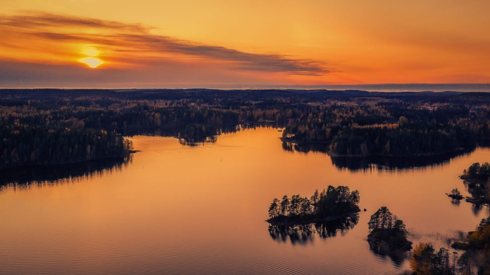 Titelbild Roadtrip Abendstimmung am See - Kastenwagen Rundreise durch Finnland Vaasa - Helsinki (Nordlandblog)