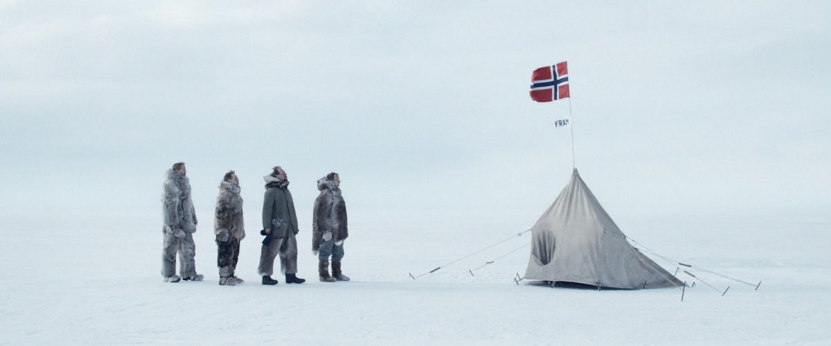 Die Fahne ist am Pol gehisst... (Szenenbild aus dem Film "Amundsen" / ©  Motion Blur 2019
