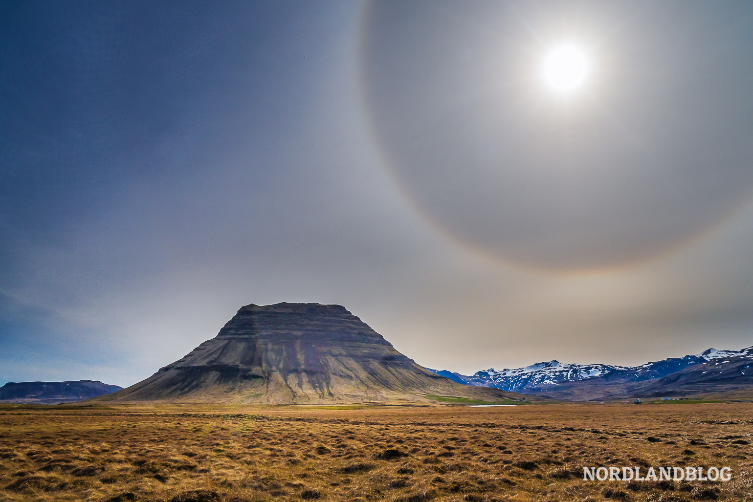 Halo Sonne vor dem Kirkjufell in Island