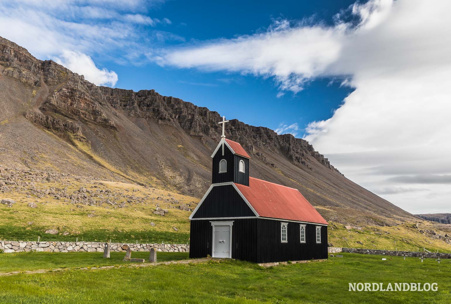 Saurbæjarkirkja am Strand Rauðisandur