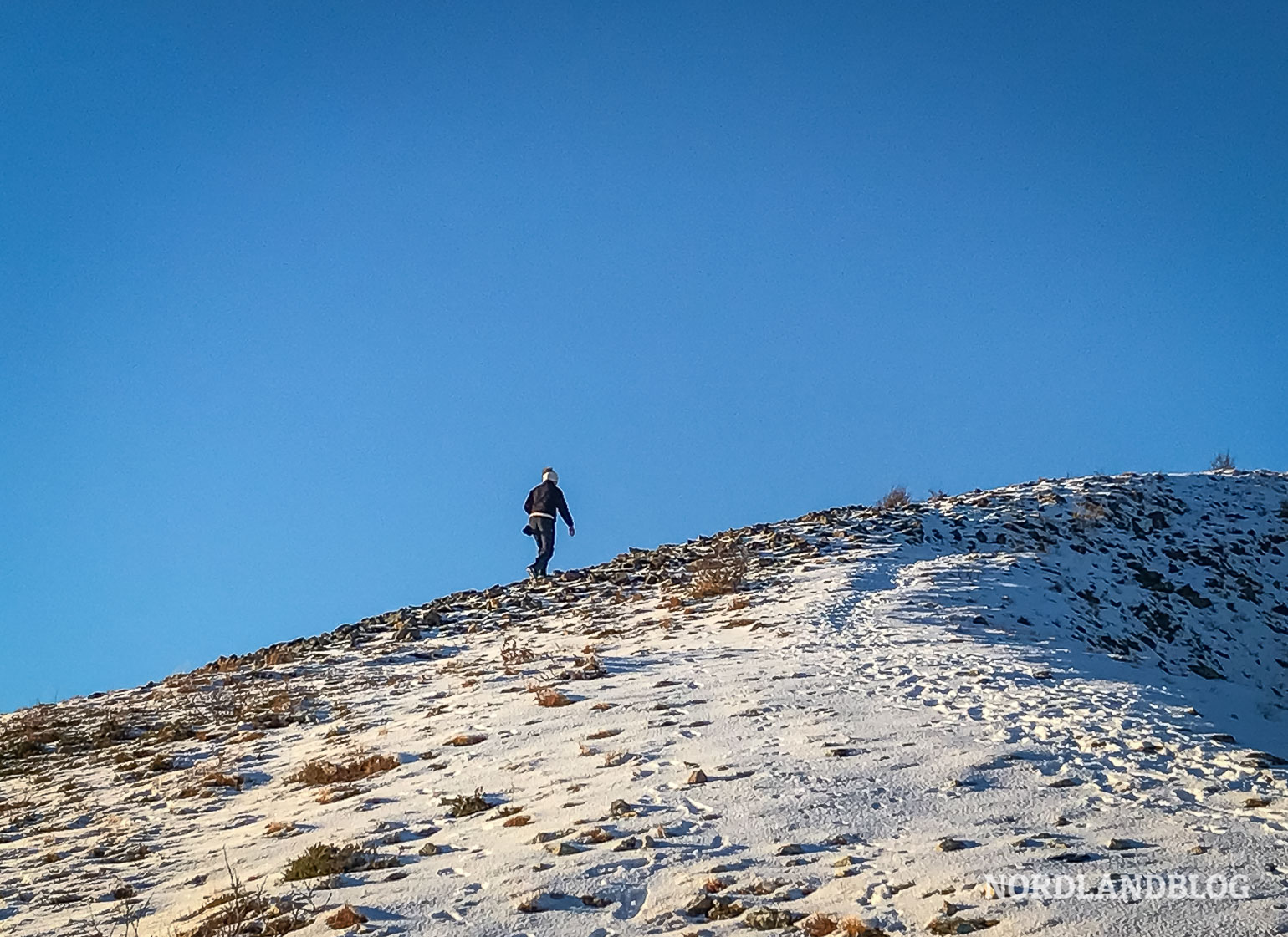 Das letzte Stück zum Husfjellet auf der Insel Senja in Nordnorwegen