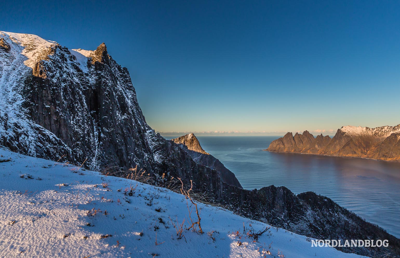 Blick auf das Gebiss des Teufels auf der norwegischen Insel Senja