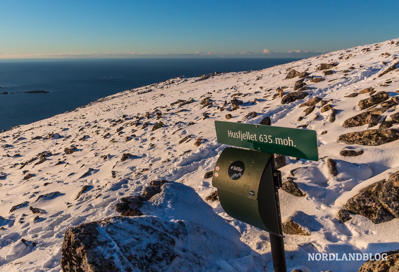 Wanderung auf Senja: Der Gipfel des Husfjellet ist erreicht.