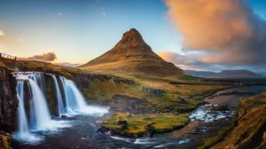 Kirkjufell Panorama Westküste Island (Titelbild Nordlandblog Kastenwagen Rundreise)