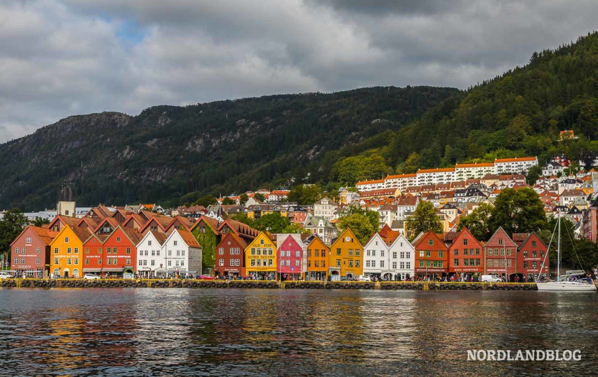 22 Highlights und Insider-Tipps für deinen Trip nach Bergen (Norwegen) 22 Highlights und Insider-Tipps für deinen Trip nach Bergen (Norwegen) - Westküste, Stadt, Sehenswürdigkeiten, Bergen - norwegen-reisetipps - Für deinen erlebnisreichen Trip nach Bergen (Norwegen) haben wir dir einige bekannte Highlights aber auch echte Insidertipps zusammengestellt.