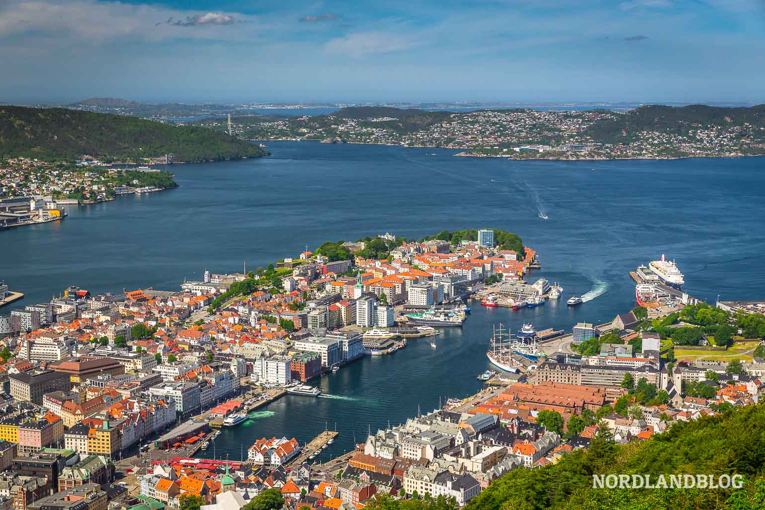 Blick vom Fløyen über die Stadt Bergen