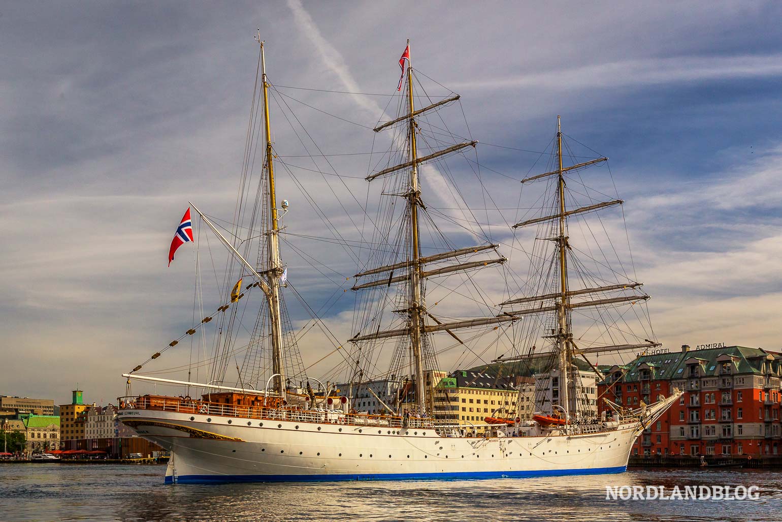 Das alte Segelschulschiff im Hafen von Bergen