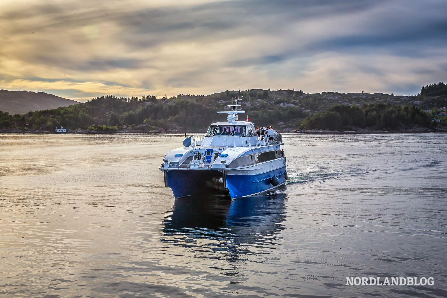 Auch das Schnellboot ist oft Teil einer Reise ohne Auto durch Norwegen