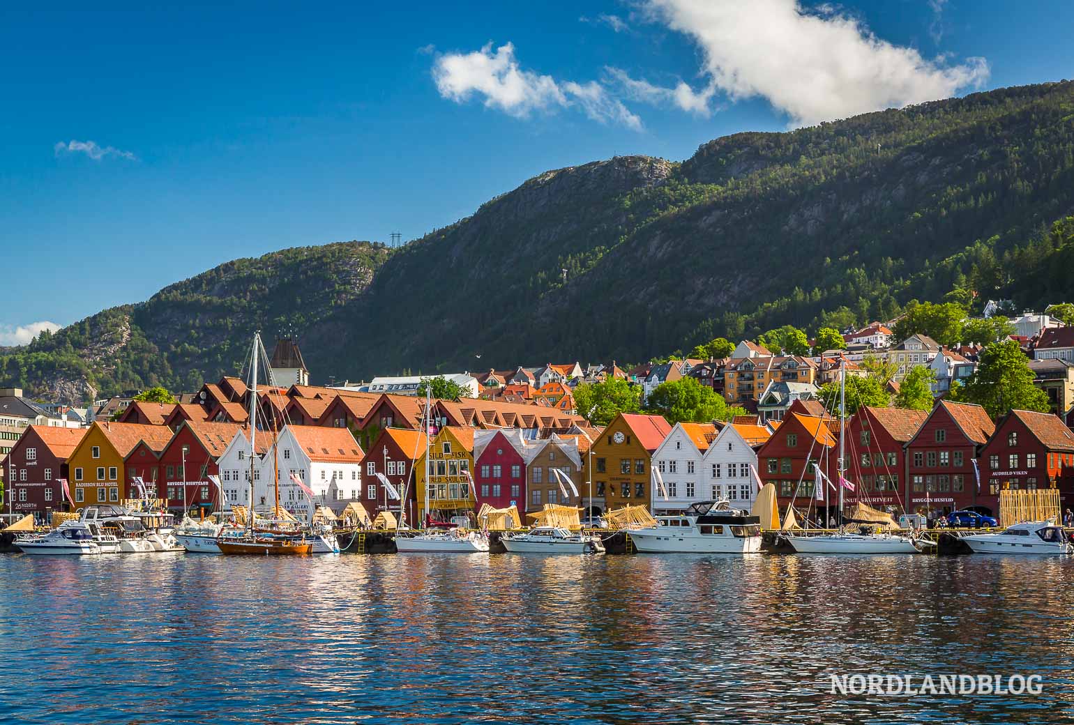 Blick auf das Hanseviertel Bryggen in Bergen - eines der Highlights in Bergen