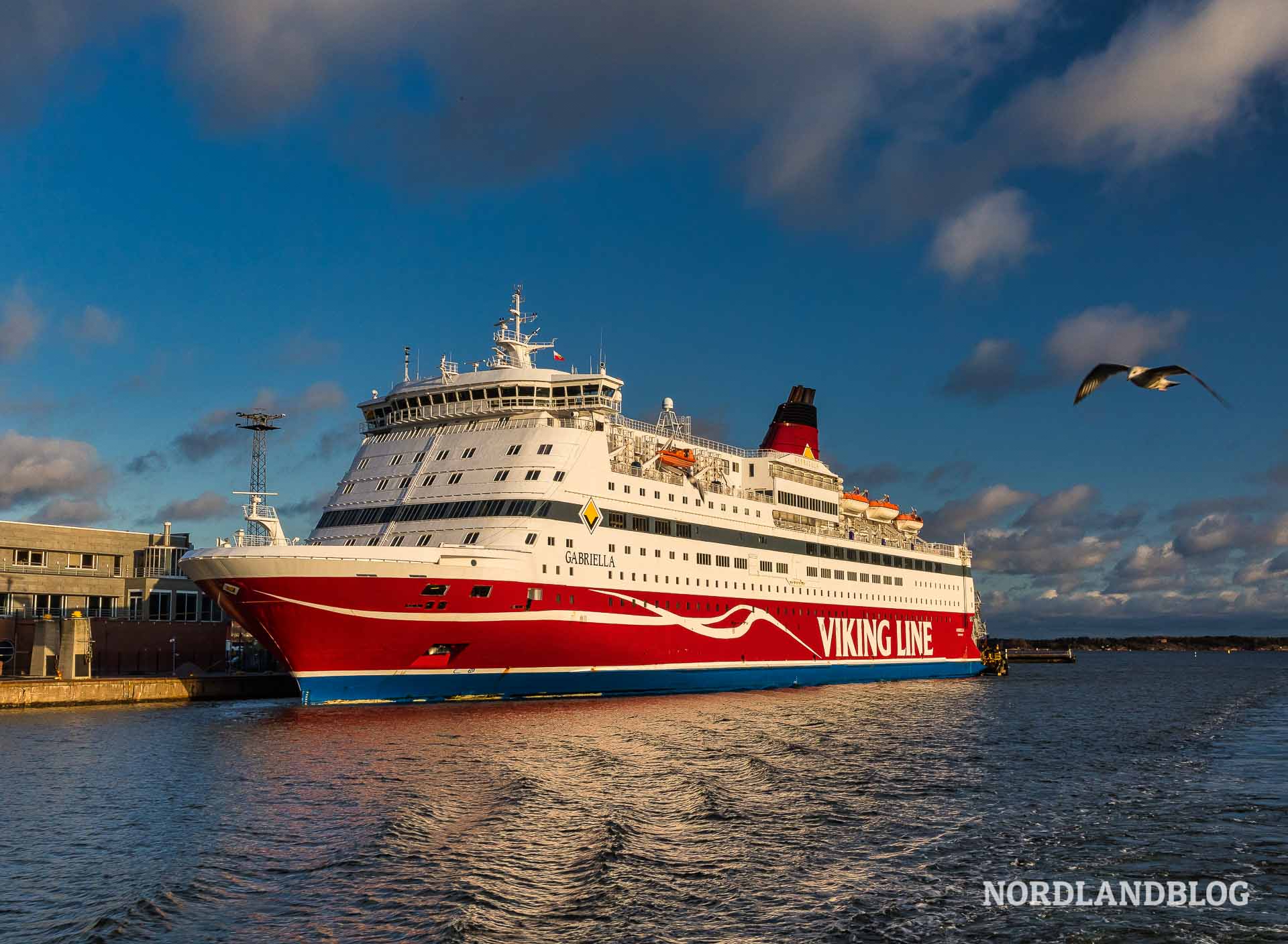 Fähre der Viking Line auf der Anreise nach Finnland im Hafen von Helsinki