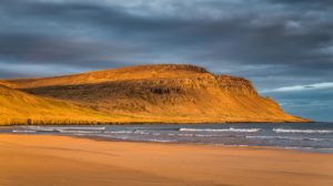 Titelbild Strand Raudisandur - Raudsandur in den Westfjorden von Island