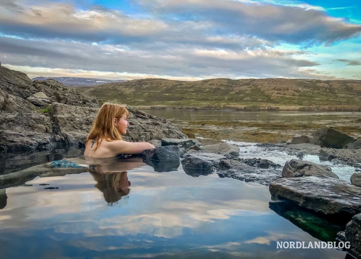 Im Hotpot bei Flokalundur in den Westfjorden von Island