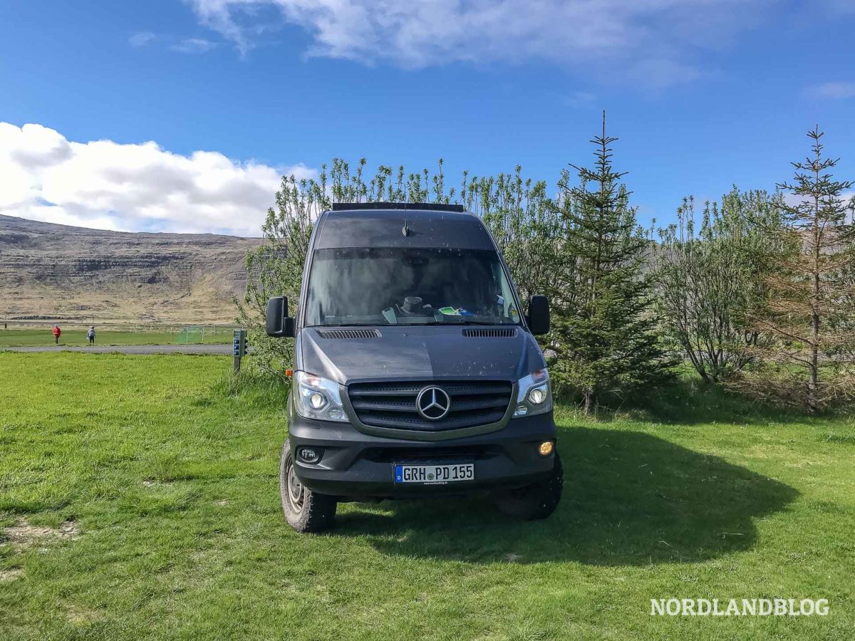 Auf dem Campingplatz in Talknafjordur an den Westfjorden von Island