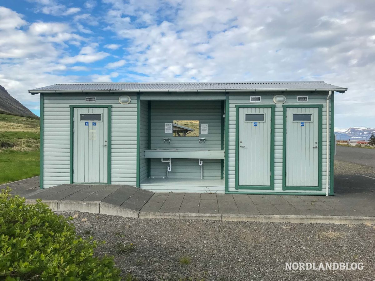 Sanitärgebäude auf dem Campingplatz Súðavík (Westfjorde)