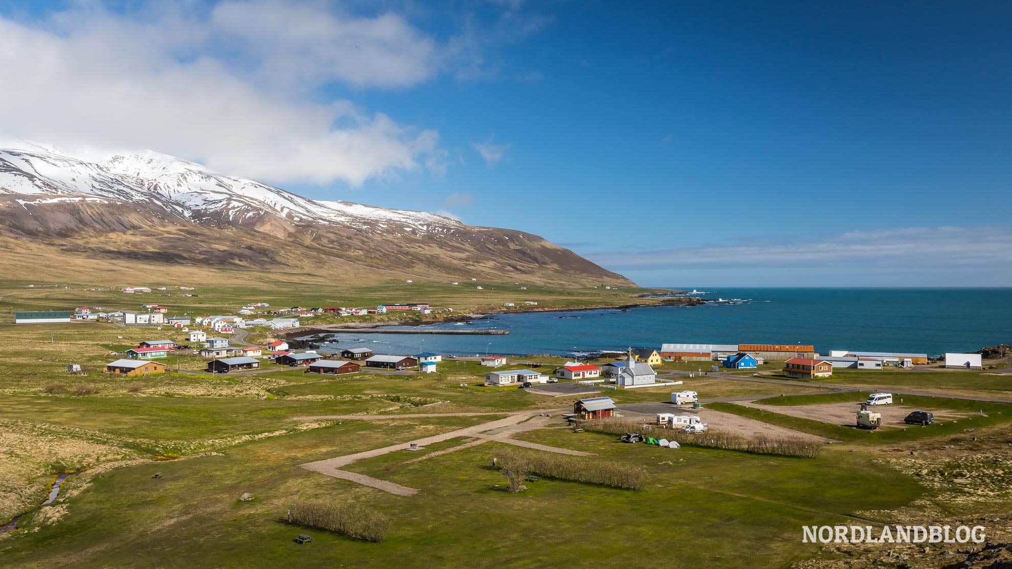 Dorf Borgarfjörður mit Campingplatz in Island (Nordlandblog)