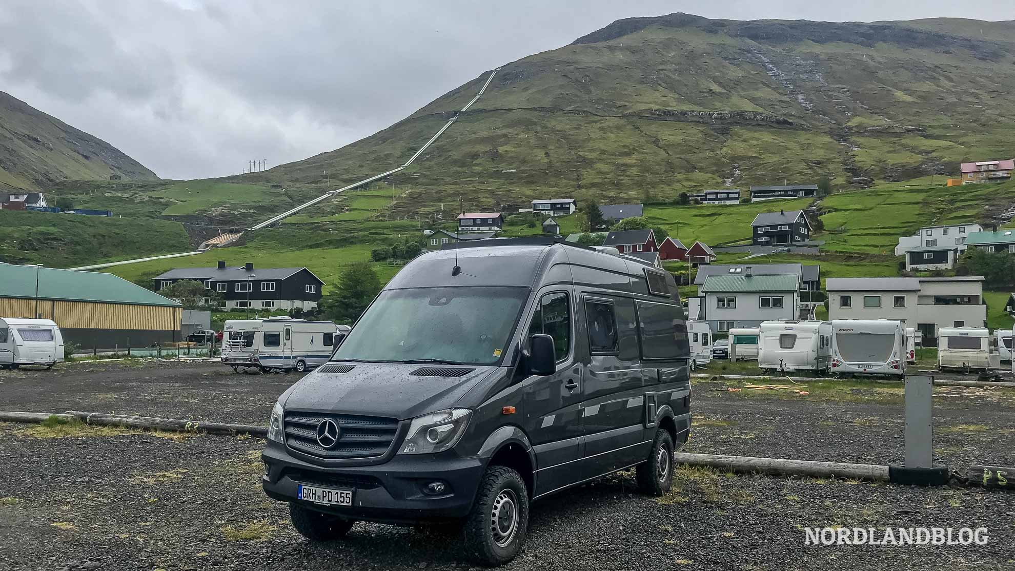 Kastenwagen auf dem Campingplatz Vestmanna Färöer Inseln Nordlandblog