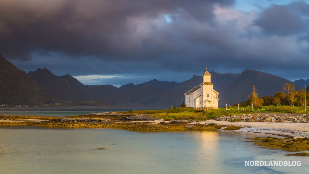 Kirche Gimsøy Kirke (Vågan) Highlights auf den Lofoten in Norwegen (Nordlandblog)