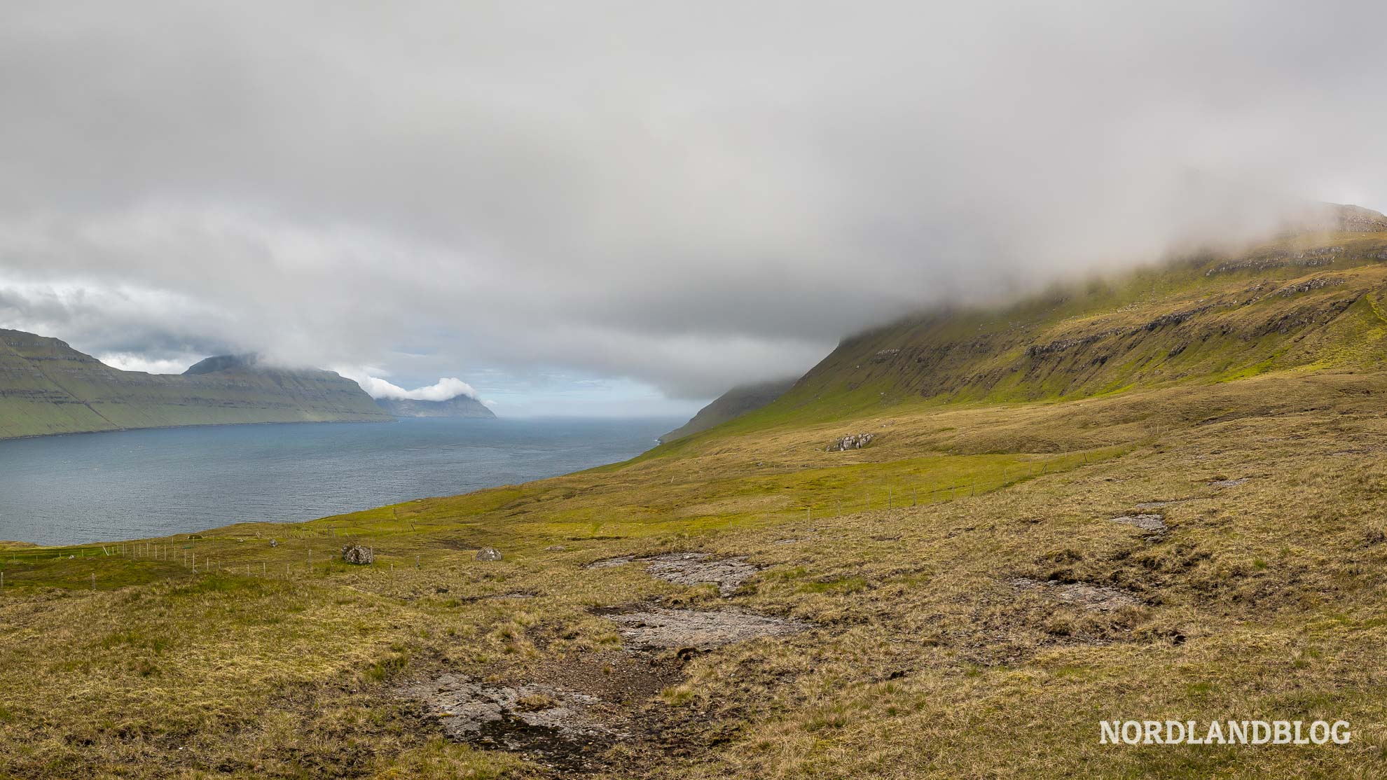Landschaft auf der Insel Eysturoy auf den Färöer Inseln (Nordlandblog)